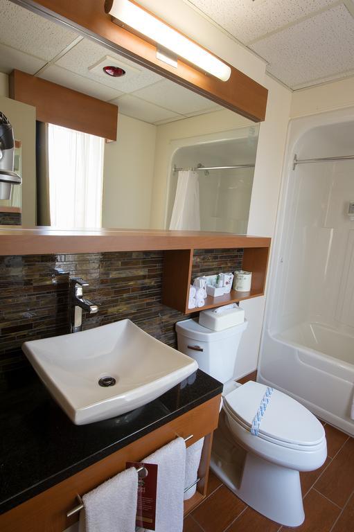 Hotel Du Fjord Chicoutimi Kültér fotó